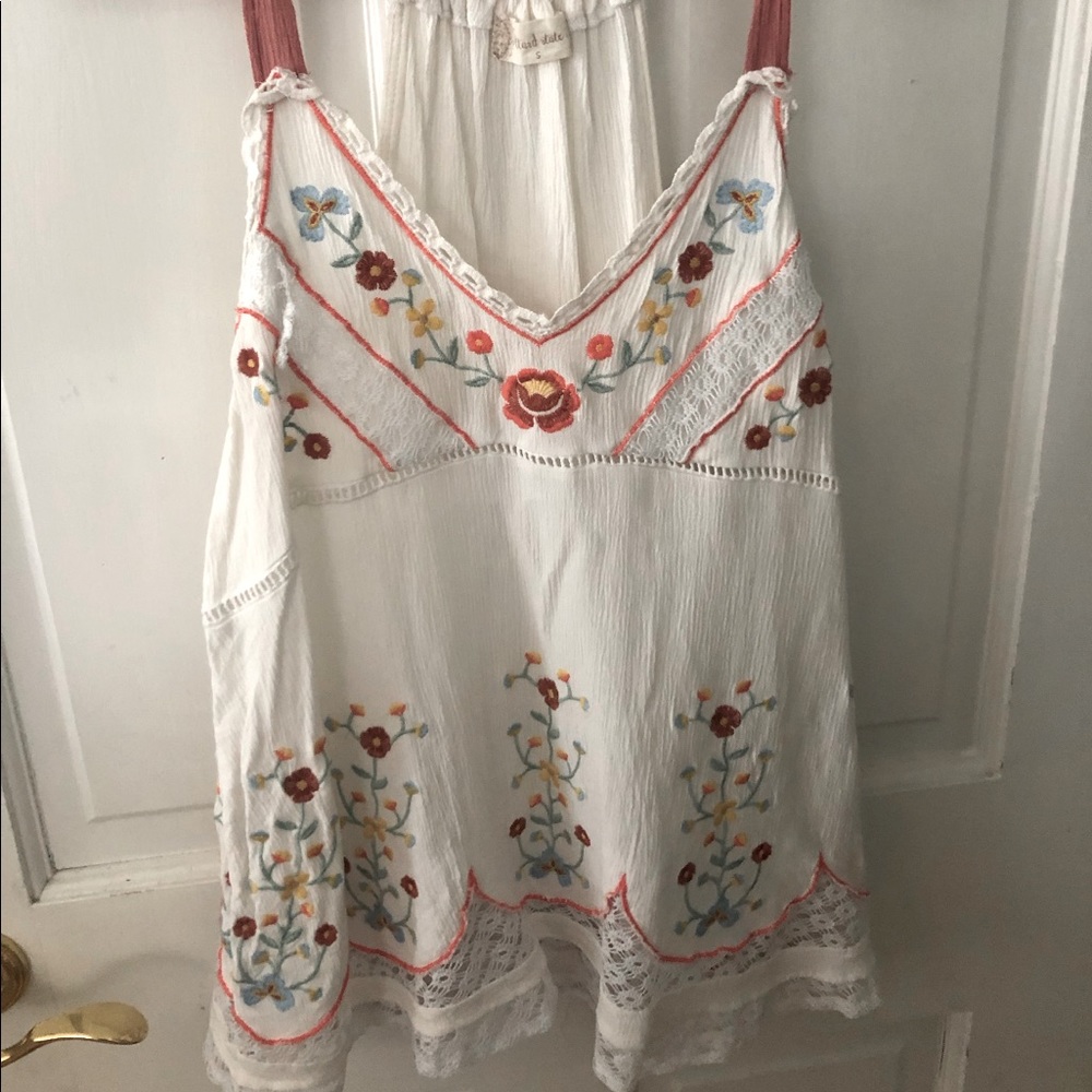 Tank top with embroidery